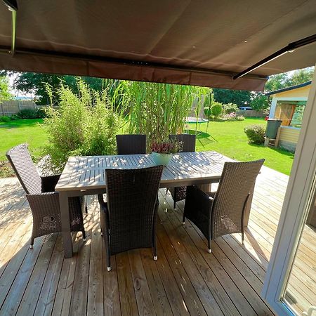 טרלבורג Cosy Cottage By The South Coast מראה חיצוני תמונה
